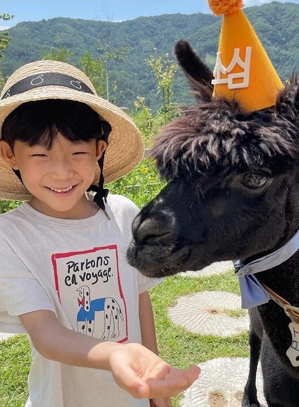 Nature walk with Alpaca_3